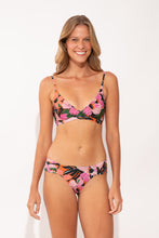 Laden Sie das Bild in den Galerie-Viewer, Model Front: Rio De Sol Bas Bottom Jolie Baobi
