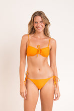 Carica l'immagine nel visualizzatore di Gallery, Model Front: Rio De Sol Haut Top Dots-Mango Balconet-Tie
