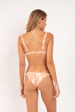 Carica l'immagine nel visualizzatore di Gallery, Model Back: Rio De Sol Ensemble Set Sahari Alba Cheeky-Fixa
