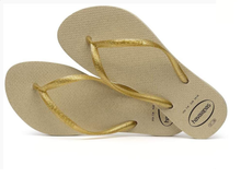 Laden Sie das Bild in den Galerie-Viewer, Model Back: Havaianas Tongs Havaianas Slim Gloss Areia
