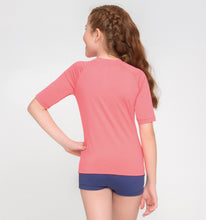 Carica l'immagine nel visualizzatore di Gallery, Model Back: Uv Line T-Shirt T-Shirt Uvpro Kids Coral Upf50+
