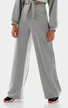 Carica l'immagine nel visualizzatore di Gallery, Model Front: Alto Giro Fitness Bas Calca Bicolore Pantalona Cinza
