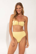 Charger l'image dans la galerie, Model Front: Rio De Sol Bas Bottom Drift-Butterglow Hotpants
