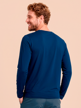 Laden Sie das Bild in den Galerie-Viewer, Model Back: Uv Line T-Shirt Longsleeve Uvpro Masc Cobalt Upf50+
