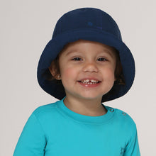 Carica l'immagine nel visualizzatore di Gallery, Model Front: Uv Line Bob Hat Napoli Basic Kids Nac Inf Navy Blue Upf50+
