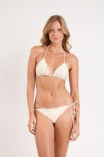 Laden Sie das Bild in den Galerie-Viewer, Model Front: Rio De Sol Bas Bottom Touch-Natural Frufru
