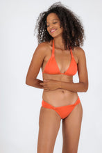 Laden Sie das Bild in den Galerie-Viewer, Model Front: Rio De Sol Haut Top Light-Peach Mel
