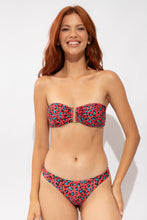 Carica l'immagine nel visualizzatore di Gallery, Model Front: Rio De Sol Haut Top Coral-Feline Sara

