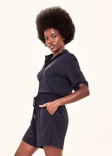 Laden Sie das Bild in den Galerie-Viewer, Image 03: Uv Line Fitness Bas Shorts Fem Basic Black Upf50+
