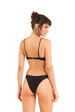 Carica l'immagine nel visualizzatore di Gallery, Model Back: Rio De Sol Ensemble Set Shimmer-Black Bandeau-Joy Essential
