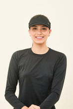 Laden Sie das Bild in den Galerie-Viewer, Model Front: Uv Line Visière Visor Elastic Preto Upf50+
