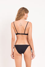 Laden Sie das Bild in den Galerie-Viewer, Model Back: Rio De Sol Bas Bottom Dots-Black Ibiza-Comfy
