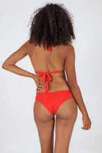 Laden Sie das Bild in den Galerie-Viewer, Model Back: Rio De Sol Bas Bottom Rouge Mel
