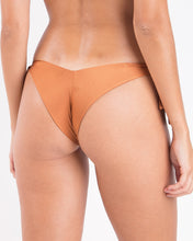 Laden Sie das Bild in den Galerie-Viewer, Image 05: Rio De Sol Bas Bottom Nocciola Italy
