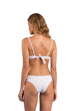 Laden Sie das Bild in den Galerie-Viewer, Model Back: Rio De Sol Haut Top Bora-White Bra-Trio
