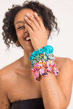 Laden Sie das Bild in den Galerie-Viewer, Image 02: Rio De Sol Chouchou Morumbi Scrunchie

