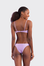 Laden Sie das Bild in den Galerie-Viewer, Model Back: Rio De Sol Haut Top Shimmer-Harmonia Bandeau-Joy
