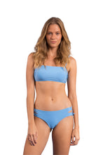 Carica l'immagine nel visualizzatore di Gallery, Model Front: Rio De Sol Ensemble Set Baltico Bandeau-Reto Madrid
