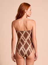 Carica l'immagine nel visualizzatore di Gallery, Model Back: Uv Line Une Pièce Swimsuit Bandeau Diamond Upf50+
