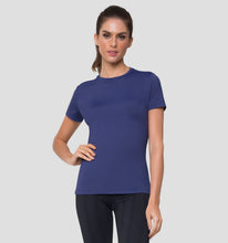 Carica l'immagine nel visualizzatore di Gallery, Model Back: Uv Line Fitness Haut T-Shirt Uvpro Fem Navy Blue Upf50+

