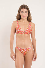 Laden Sie das Bild in den Galerie-Viewer, Model Front: Rio De Sol Bas Bottom Floral-Scales Mia
