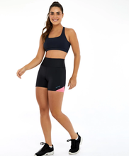 Charger l'image dans la galerie, Model Front: Alto Giro Fitness Bas Bermuda Bodytex Barriga Zero E Bolso Preto
