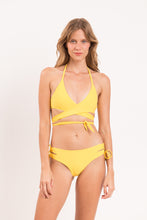 Laden Sie das Bild in den Galerie-Viewer, Model Front: Rio De Sol Haut Top Amarelo Kate
