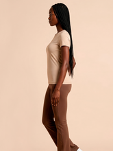 Laden Sie das Bild in den Galerie-Viewer, Image 03: Uv Line T-Shirt T-Shirt Fem New Fit Fem Sand Upf50+
