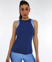 Carica l'immagine nel visualizzatore di Gallery, Model Front: Alto Giro Fitness Haut Regata Skin Fit Alcas Duplas Azul Sodalite
