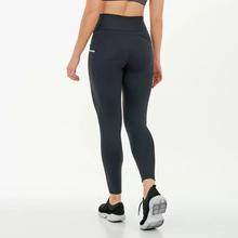 Laden Sie das Bild in den Galerie-Viewer, Model Back: Alto Giro Fitness Bas Legging Hyper Com Laser Lateral Preto
