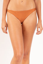 Laden Sie das Bild in den Galerie-Viewer, Gallery: Rio De Sol Bas Bottom Shimmer-Nocciola Leblon
