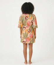 Laden Sie das Bild in den Galerie-Viewer, Model Back: Rio De Sol Mini Dress Oasis Mini Dress
