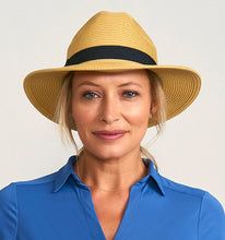 Laden Sie das Bild in den Galerie-Viewer, Model Front: Uv Line Chapeau Panama Hat Shanghai Imp Uni Sand Black Upf50+
