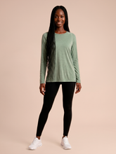 Laden Sie das Bild in den Galerie-Viewer, Model Front: Uv Line T-Shirt Longsleeve Fem New Fit Mix Grey Upf50+
