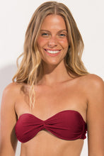 Laden Sie das Bild in den Galerie-Viewer, Gallery: Rio De Sol Haut Top Shimmer-Divino Twist
