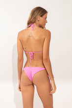 Carica l'immagine nel visualizzatore di Gallery, Model Back: Rio De Sol Ensemble Set Crespinho-Rosa Tri-Inv Cheeky-Tie
