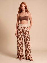 Laden Sie das Bild in den Galerie-Viewer, Model Front: Uv Line Pantalon De Plage Pants Diamond Rib Upf50+
