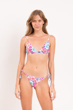Laden Sie das Bild in den Galerie-Viewer, Model Front: Rio De Sol Ensemble Set Splash Tri-Fixo Cheeky-Tie
