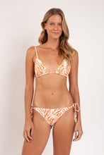Laden Sie das Bild in den Galerie-Viewer, Model Front: Rio De Sol Bas Bottom Sahari Ibiza-Comfy
