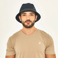 Carica l'immagine nel visualizzatore di Gallery, Model Front: Uv Line Bob Hat Toronto Colors Masc Black Upf50+
