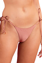 Laden Sie das Bild in den Galerie-Viewer, Gallery: Rio De Sol Bas Bottom Shimmer-Copper Cheeky-Tie
