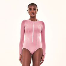 Charger l'image dans la galerie, Model Front: Uv Line Une Pièce Macae Malva Upf50+
