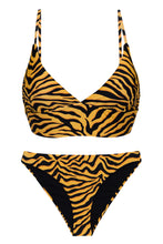 Laden Sie das Bild in den Galerie-Viewer, Product Front: Rio De Sol Ensemble Set Wild-Orange Tri-Tank Comfy
