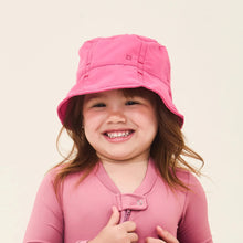 Charger l'image dans la galerie, Model Front: Uv Line Bob Hat Napoli Basic Kids Nac Inf Pink Upf50+
