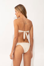 Laden Sie das Bild in den Galerie-Viewer, Model Back: Rio De Sol Ensemble Set Malibu-Natural Mavi Baobi

