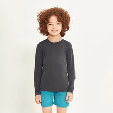 Carica l'immagine nel visualizzatore di Gallery, Model Front: Uv Line T-Shirt Longsleeve Uvpro Kids Preto Upf50+
