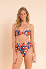 Carica l'immagine nel visualizzatore di Gallery, Image 10: Rio De Sol Ensemble Set Leaves Bandeau-Joy Hotpants
