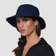 Charger l'image dans la galerie, Model Front: Uv Line Bob Hat California Nac Fem Navy Blue Upf50+
