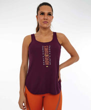 Laden Sie das Bild in den Galerie-Viewer, Model Front: Alto Giro Fitness Haut Regata Skin Fit Inspiracional Roxo Potent
