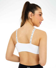 Laden Sie das Bild in den Galerie-Viewer, Model Back: Alto Giro Fitness Haut Top Bodytex Alcas Personalizadas Branco
